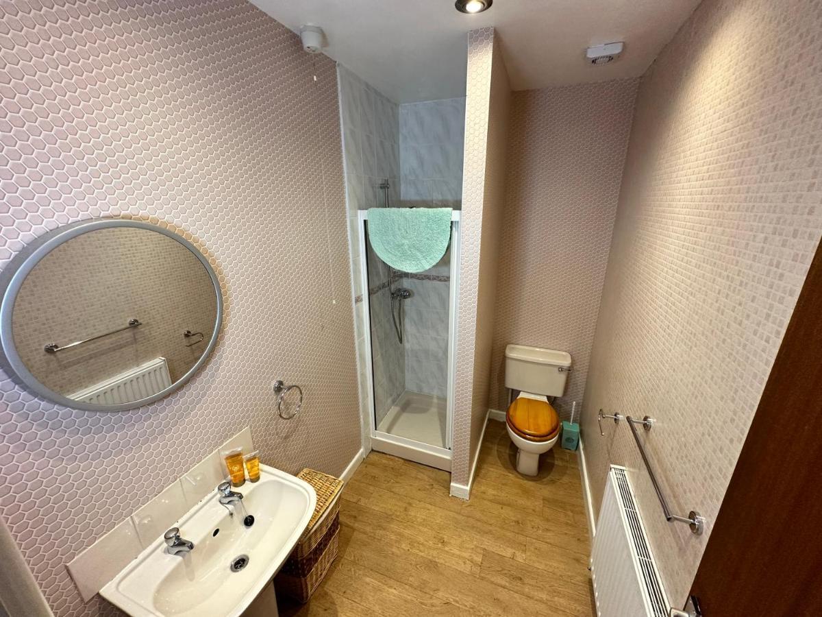 Spacious One Bedroom Apartment In Central Location 莱瑟姆-圣安妮 外观 照片